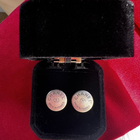 CHANEL * Made in France* Brushed Silver Disk Earrings - Picture 3 of 8